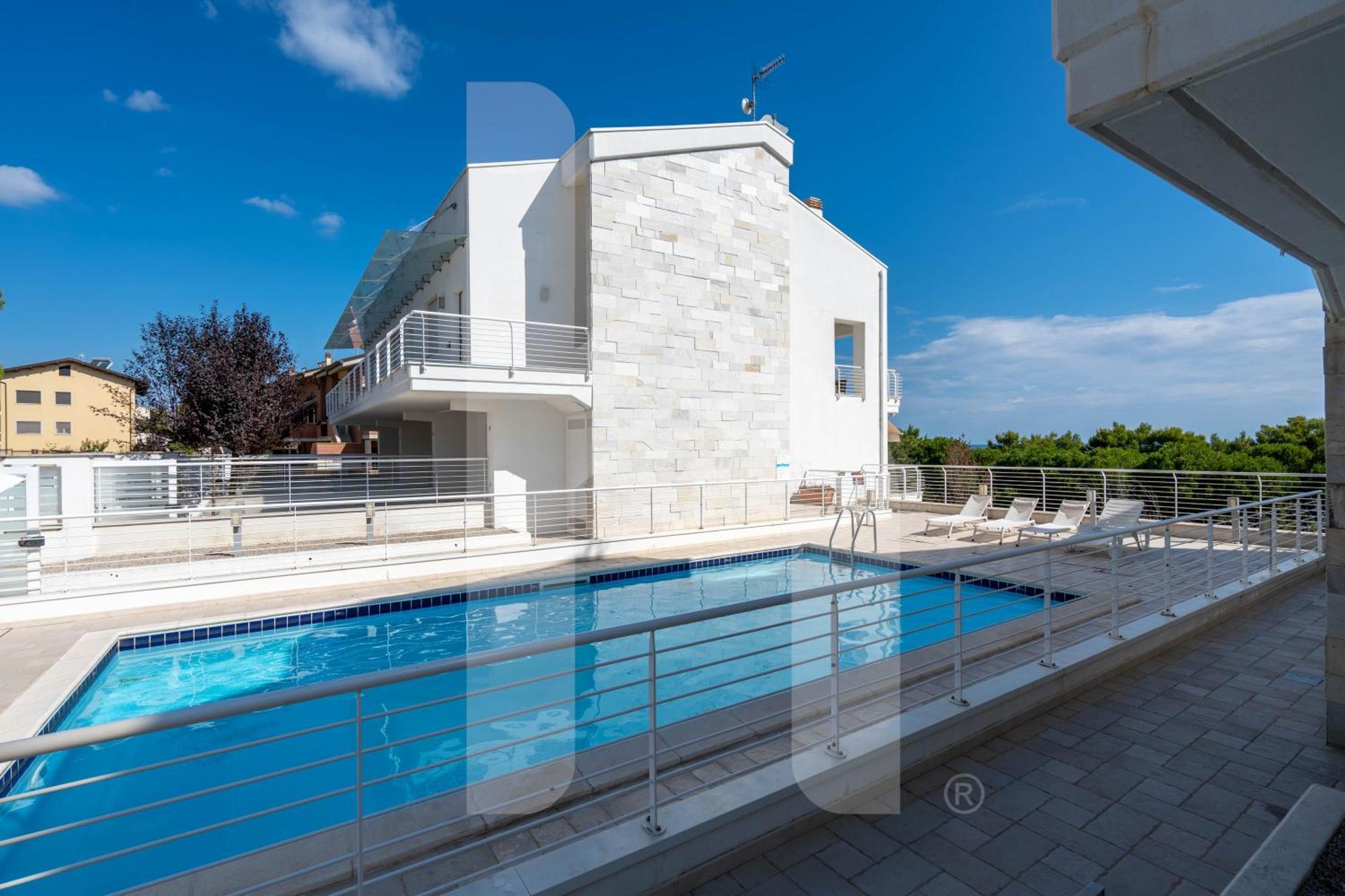 Homiday - Cerrano Park Resort Пинето Екстериор снимка