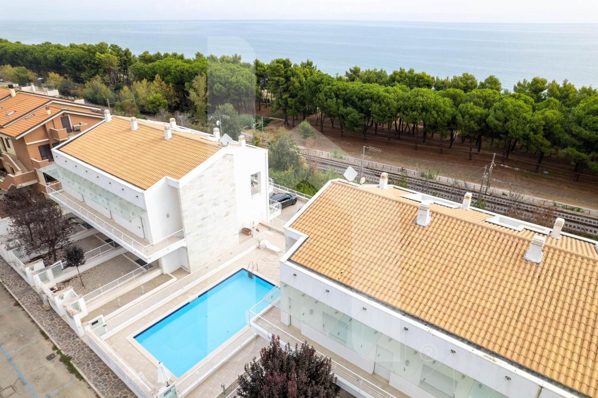 Homiday - Cerrano Park Resort Пинето Екстериор снимка