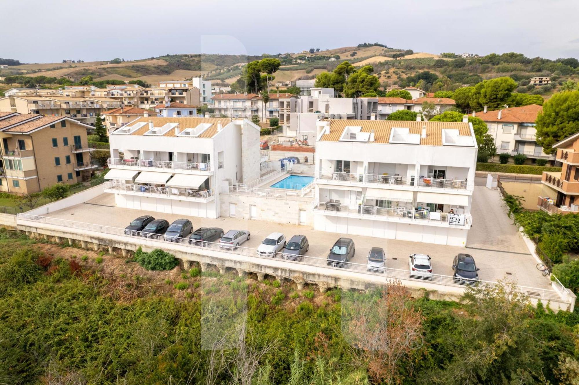 Homiday - Cerrano Park Resort Пинето Екстериор снимка